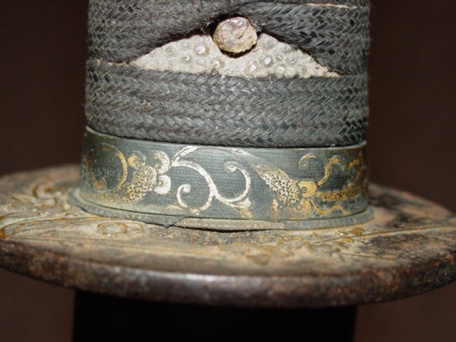 Additional gold leafing found in Wakisashi sword handle